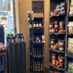 Présentoir vin 4 casiers avec support bouteilles métal affichage ardoise TRADIS