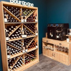 Étagère à vin H200 cm, capacité 300 bouteilles, bois massif ambiance