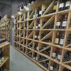 Etagère à vin ouverte, 15 casiers, bois massif caviste