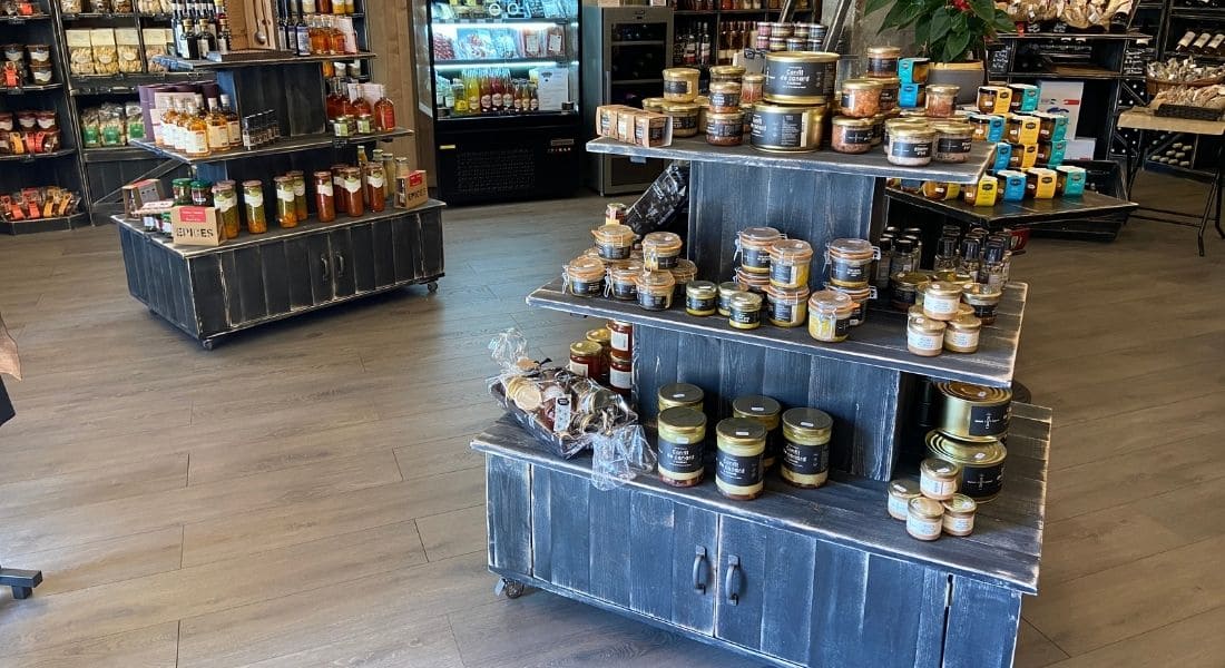 interieur presentoir epicerie lessentiel