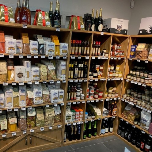 Agencement de l'épicerie Papilles et Prestige - Carrousel 1